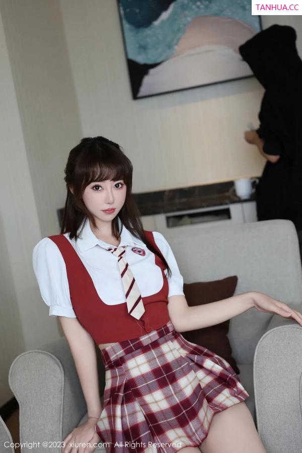   [XiuRen]高清写真图 2023.12.22 No.7851 金tiao 制服美腿第15张图片